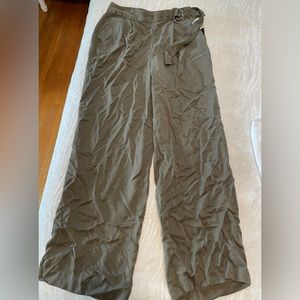 GAP / High waist - wide leg - Belted Pants - Size 6 - Military greenish color